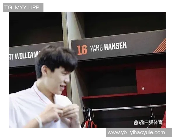 罗威飚中三分再度坐第一排杨瀚森与队友们欢乐庆祝瞬间回顾