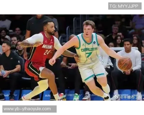 热火首节狂轰53分却遭黄蜂次节逆袭半场仅领先3分