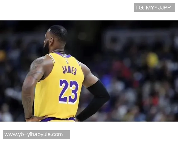 詹姆斯开局火热展现侵略性为拉拉维亚球队奠定胜利基调