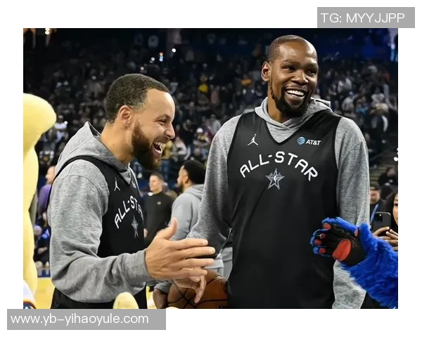 杜兰特赞詹姆斯全明星专注力不投半场三分不用左手上篮 杜兰特赞詹姆斯全明星专注力不投半场三分不用左手上篮